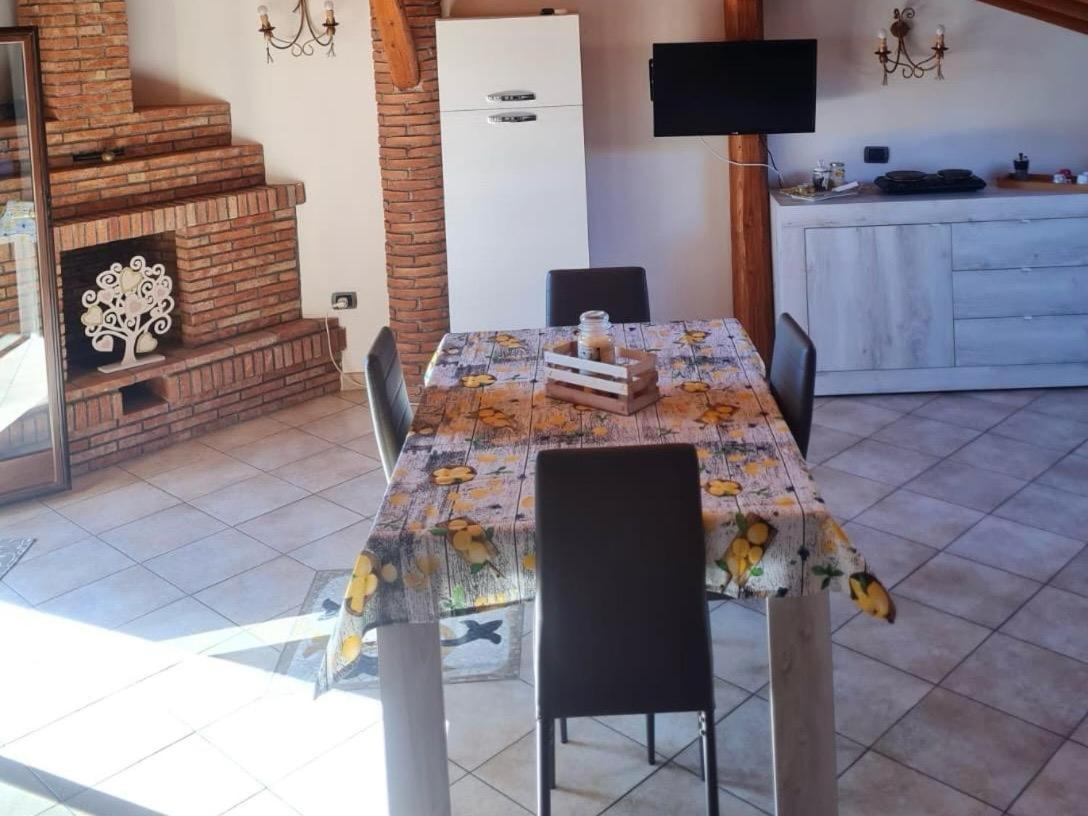 Casa Vacanza Lmt Aci Catena 外观 照片